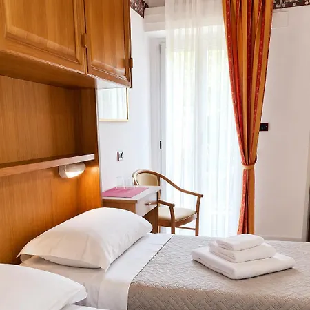 Kennedy Hotel 3*