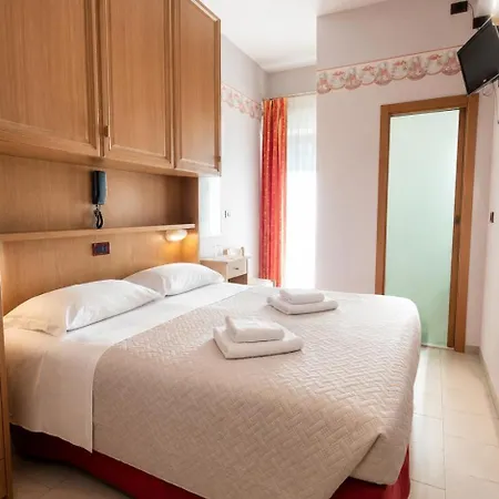 Kennedy Hotel 3*